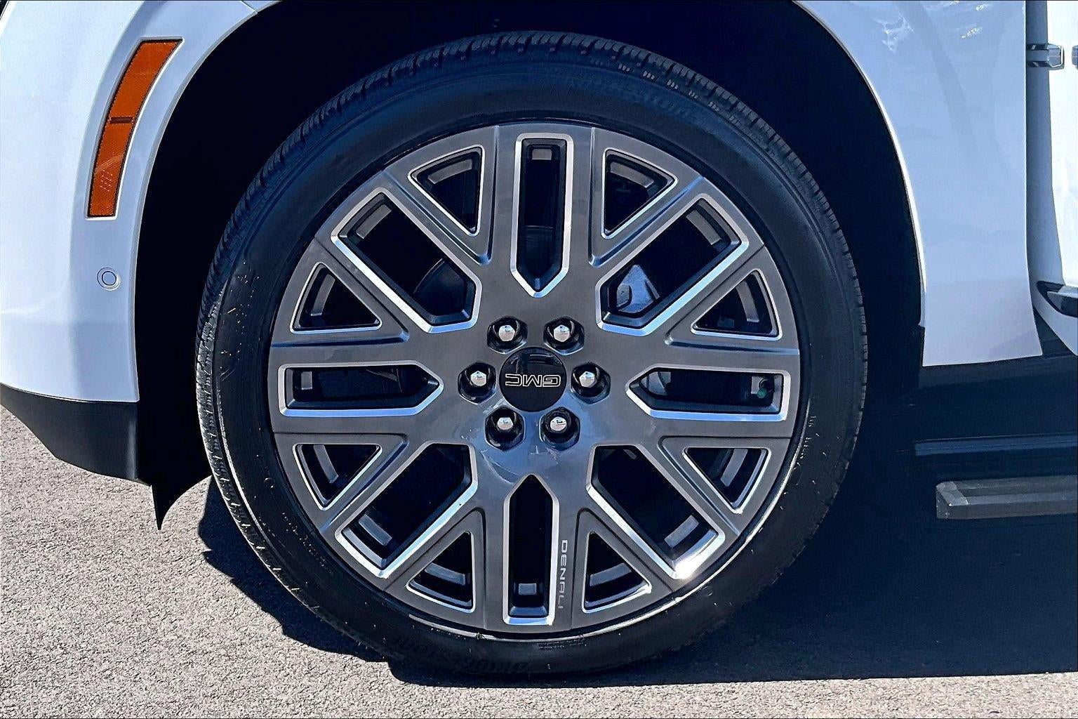 2027 GMC Yukon Denali Ultimate - Photo 12