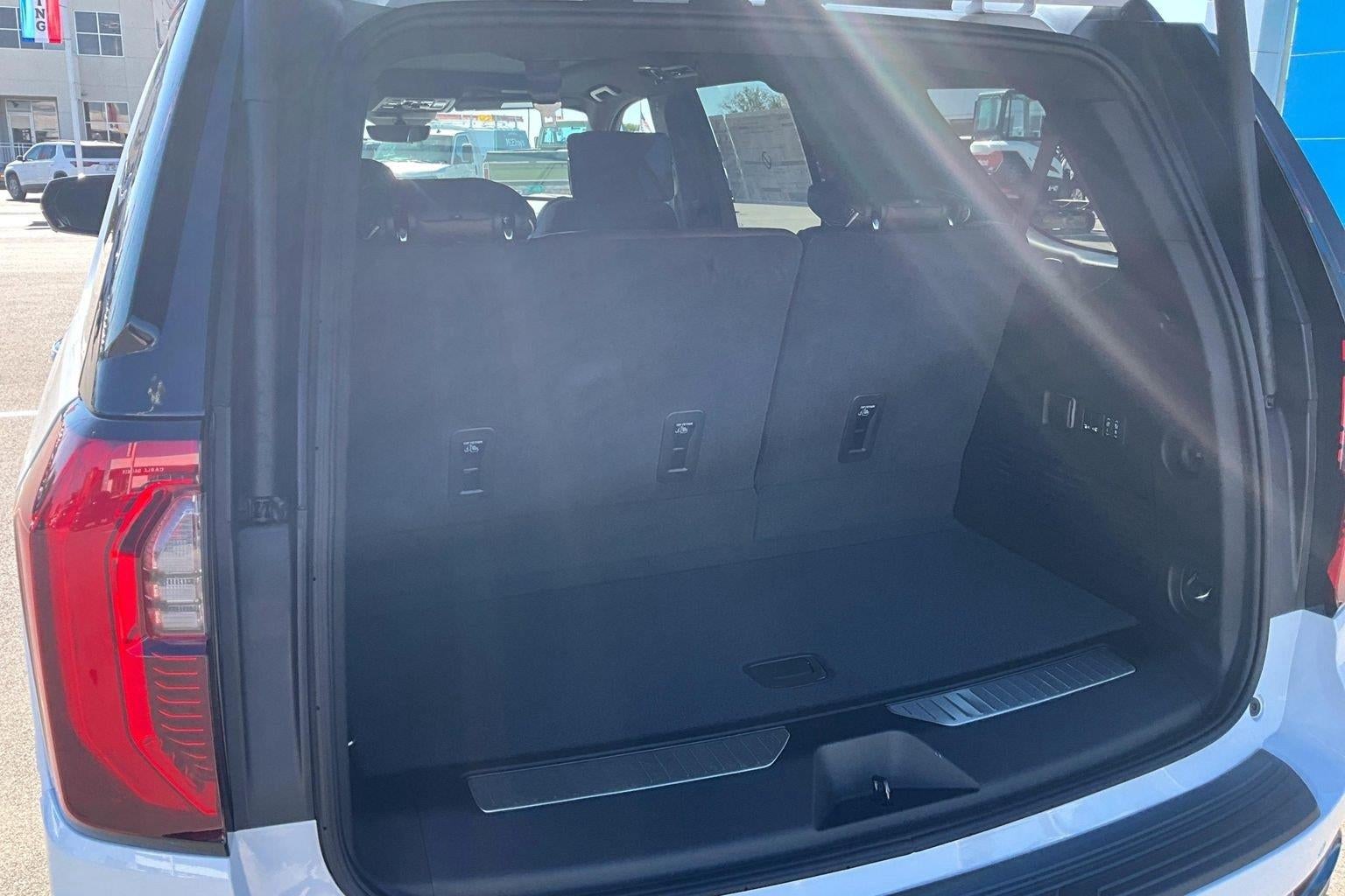 2027 GMC Yukon Denali Ultimate - Photo 5