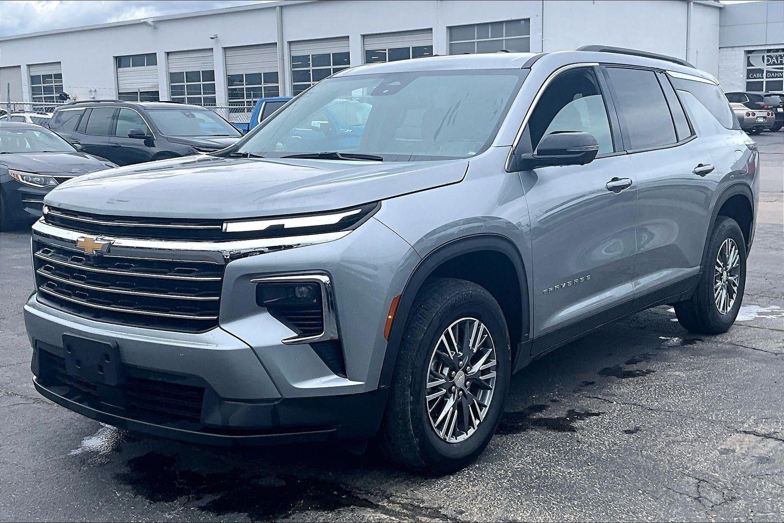 2024 Chevrolet Traverse LT