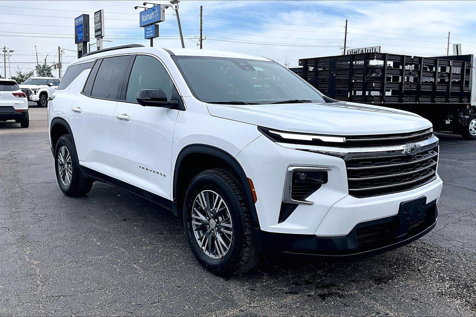 2024 Chevrolet Traverse LT