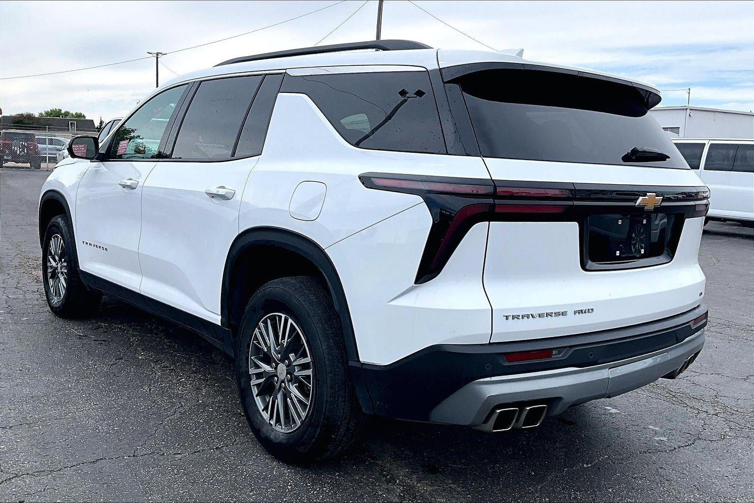 2024 Chevrolet Traverse LT