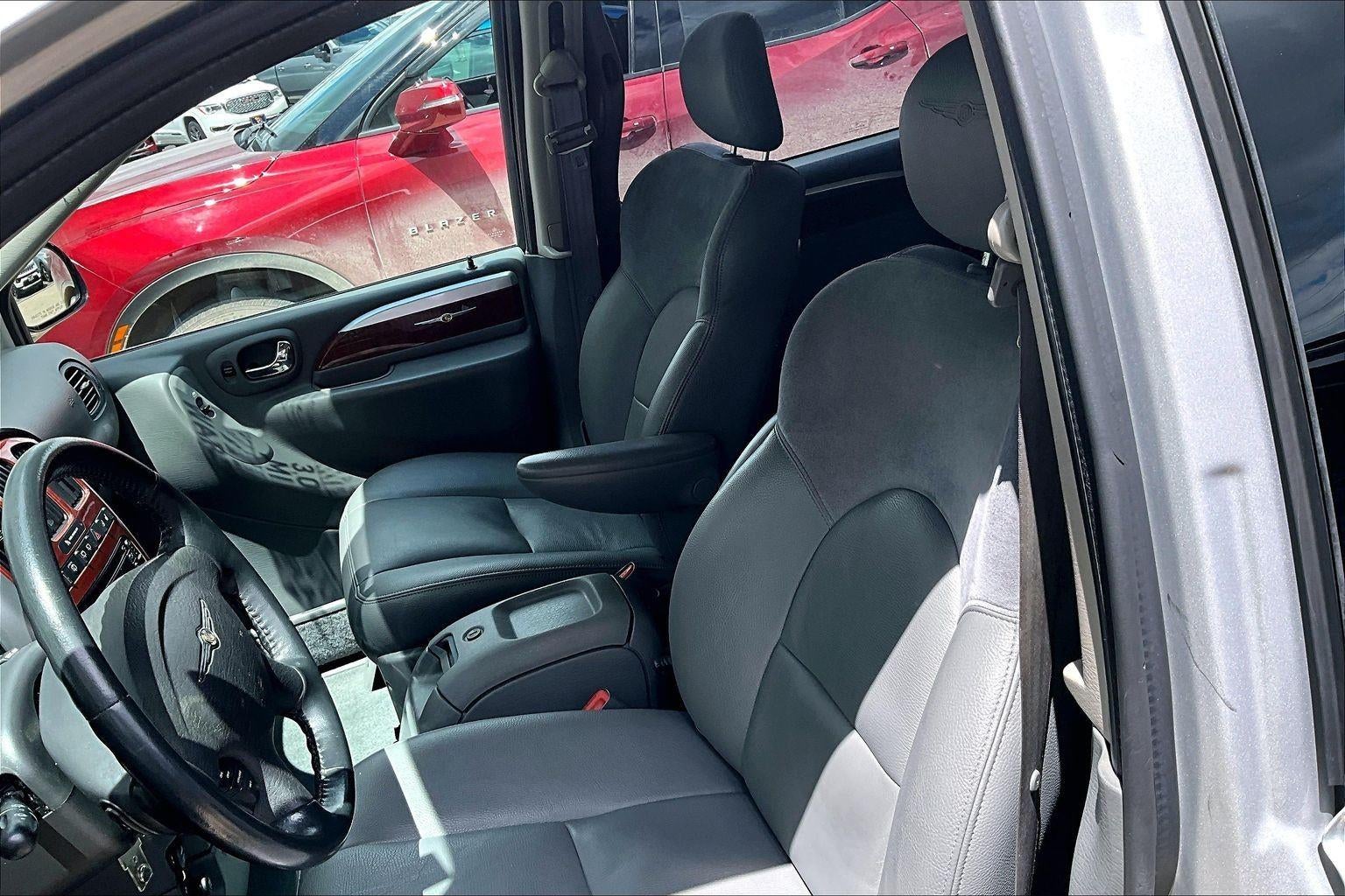 2005 Chrysler Town & Country Limited