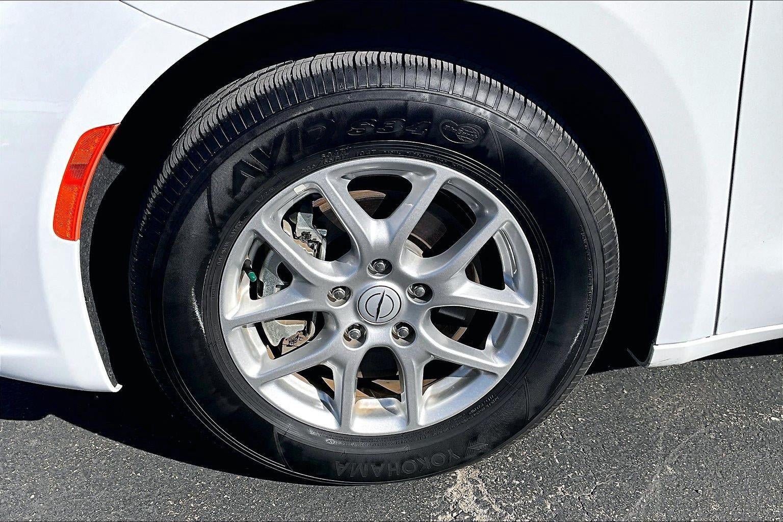 2026 Chrysler Pacifica Select