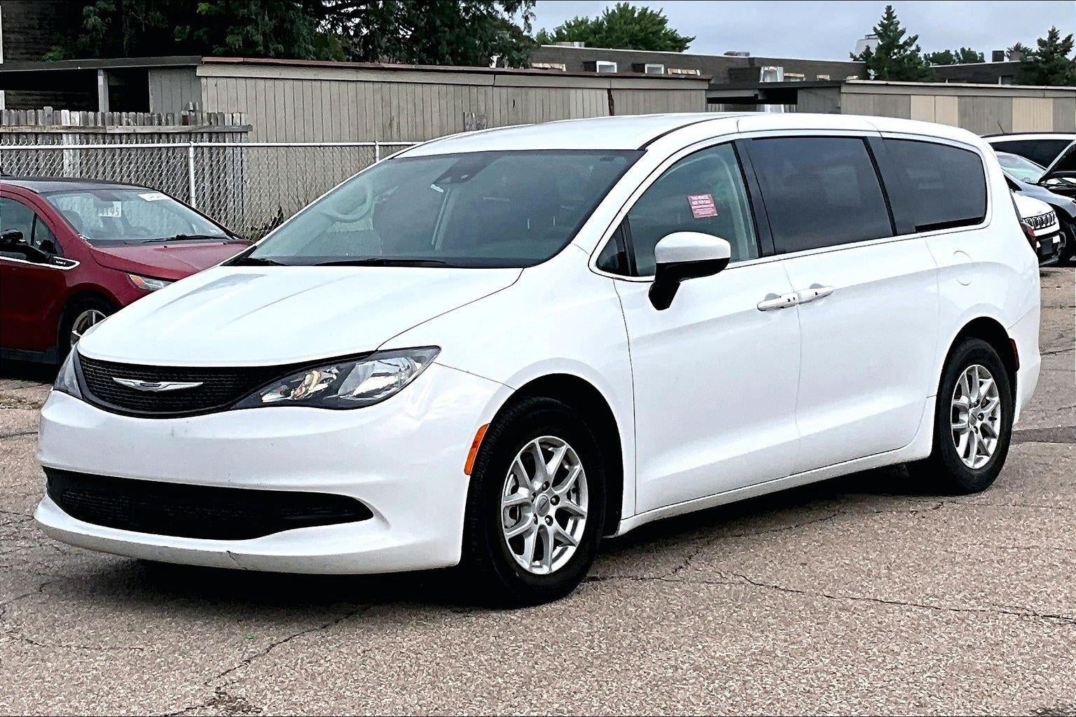 2023 Chrysler Voyager LX