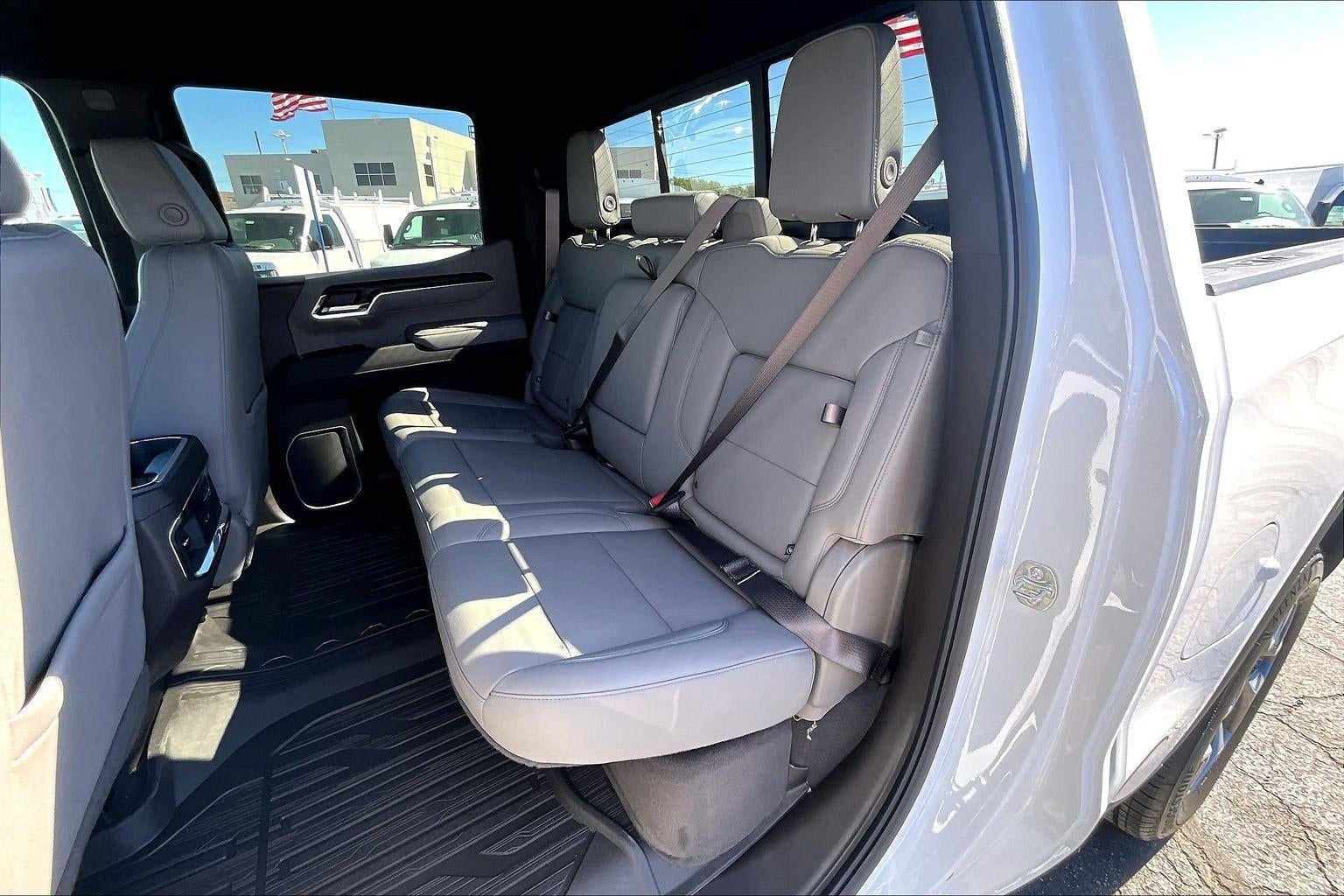 2026 GMC Sierra 1500 SLT - Photo 10