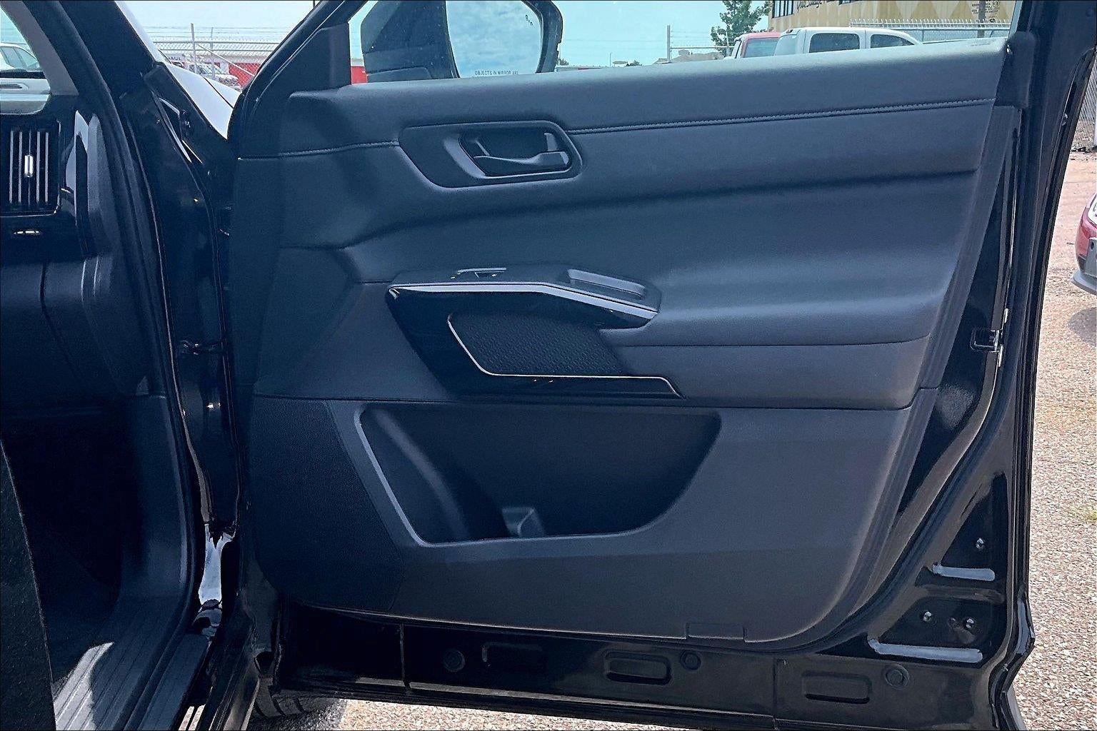 2025 Nissan Pathfinder S