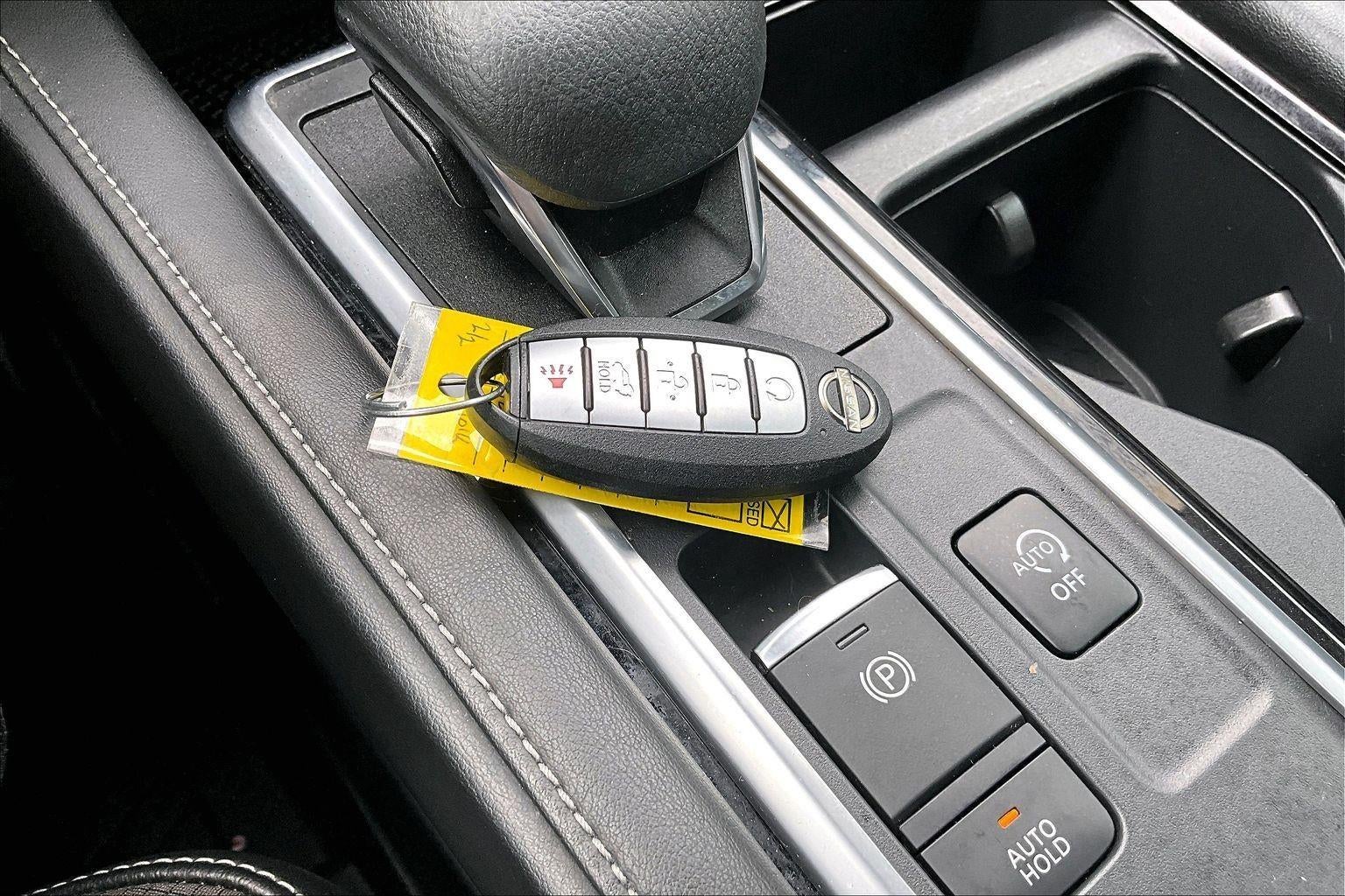 2022 Nissan Pathfinder SL