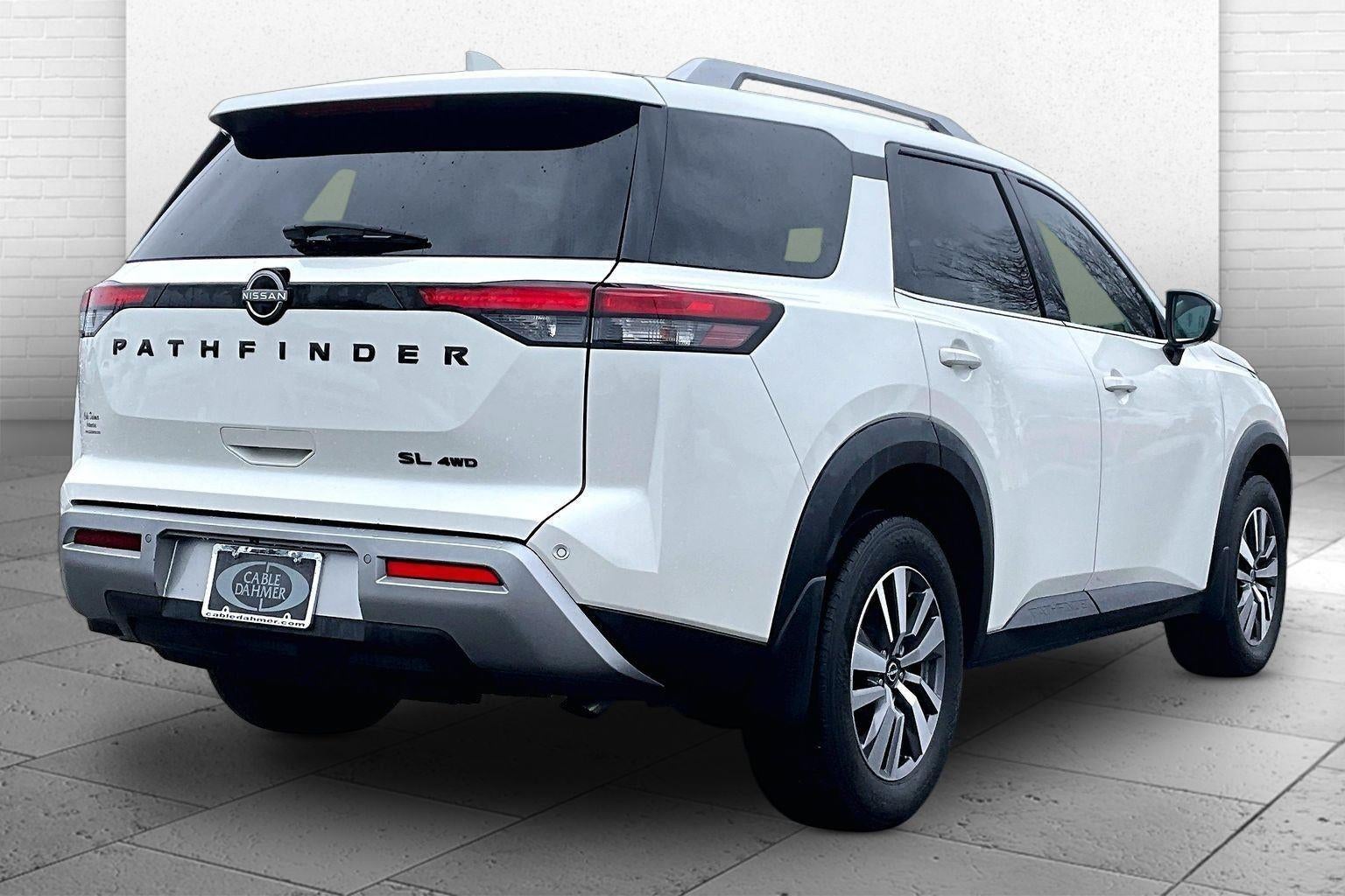 2022 Nissan Pathfinder SL