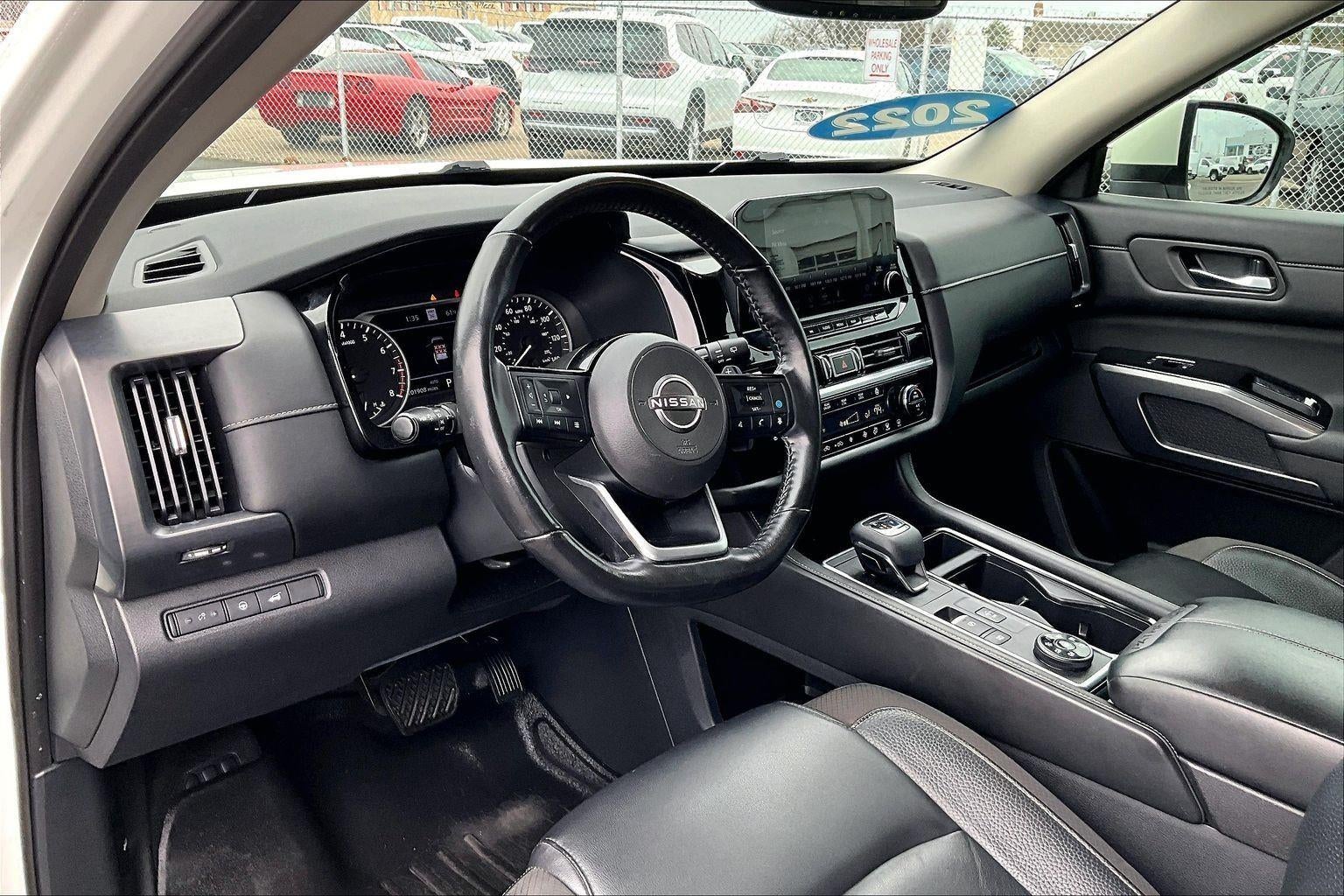 2022 Nissan Pathfinder SL