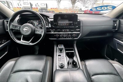 2022 Nissan Pathfinder SL