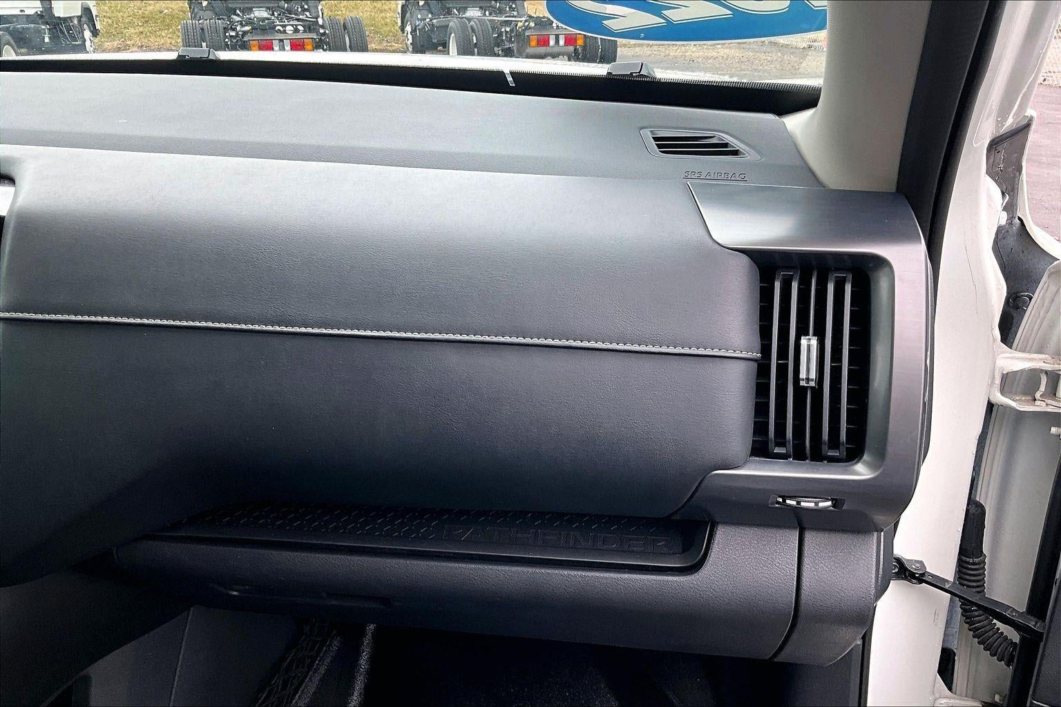 2022 Nissan Pathfinder SL