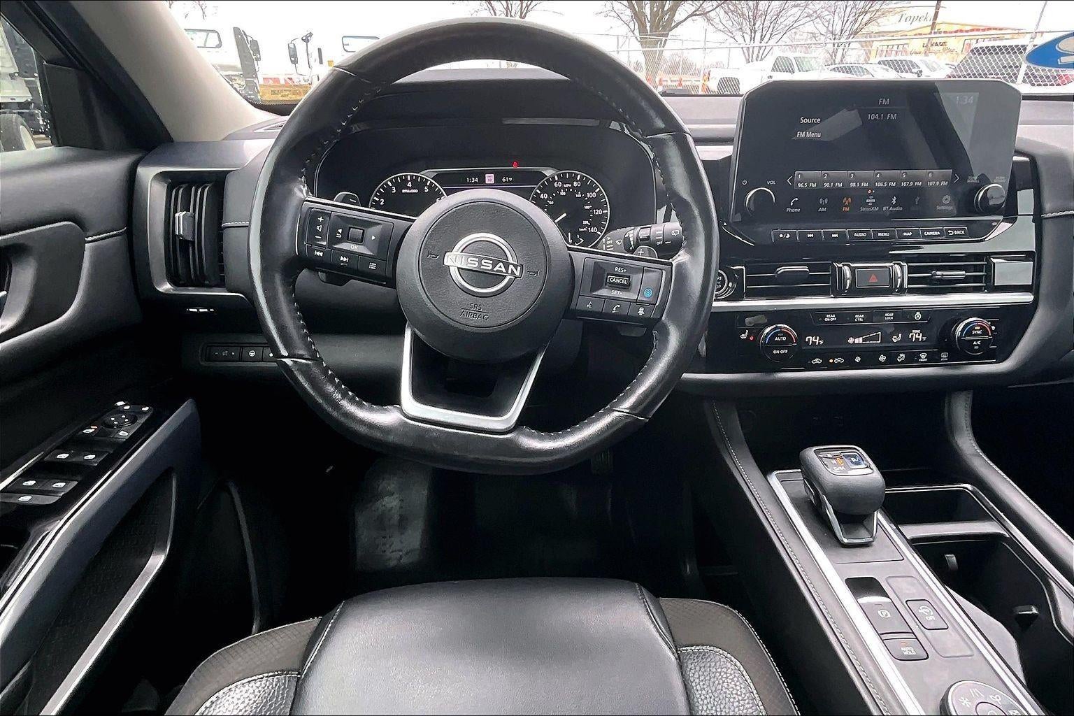 2022 Nissan Pathfinder SL